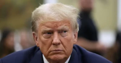 Donald Trump with falling popularity graph, war tensions with Iran and inflation symbolic imagery.