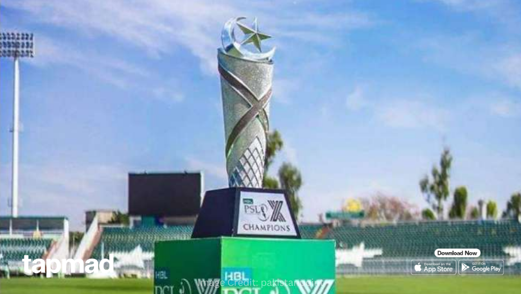 Shaheen Afridi and David Warner during PSL practice session in Lahore