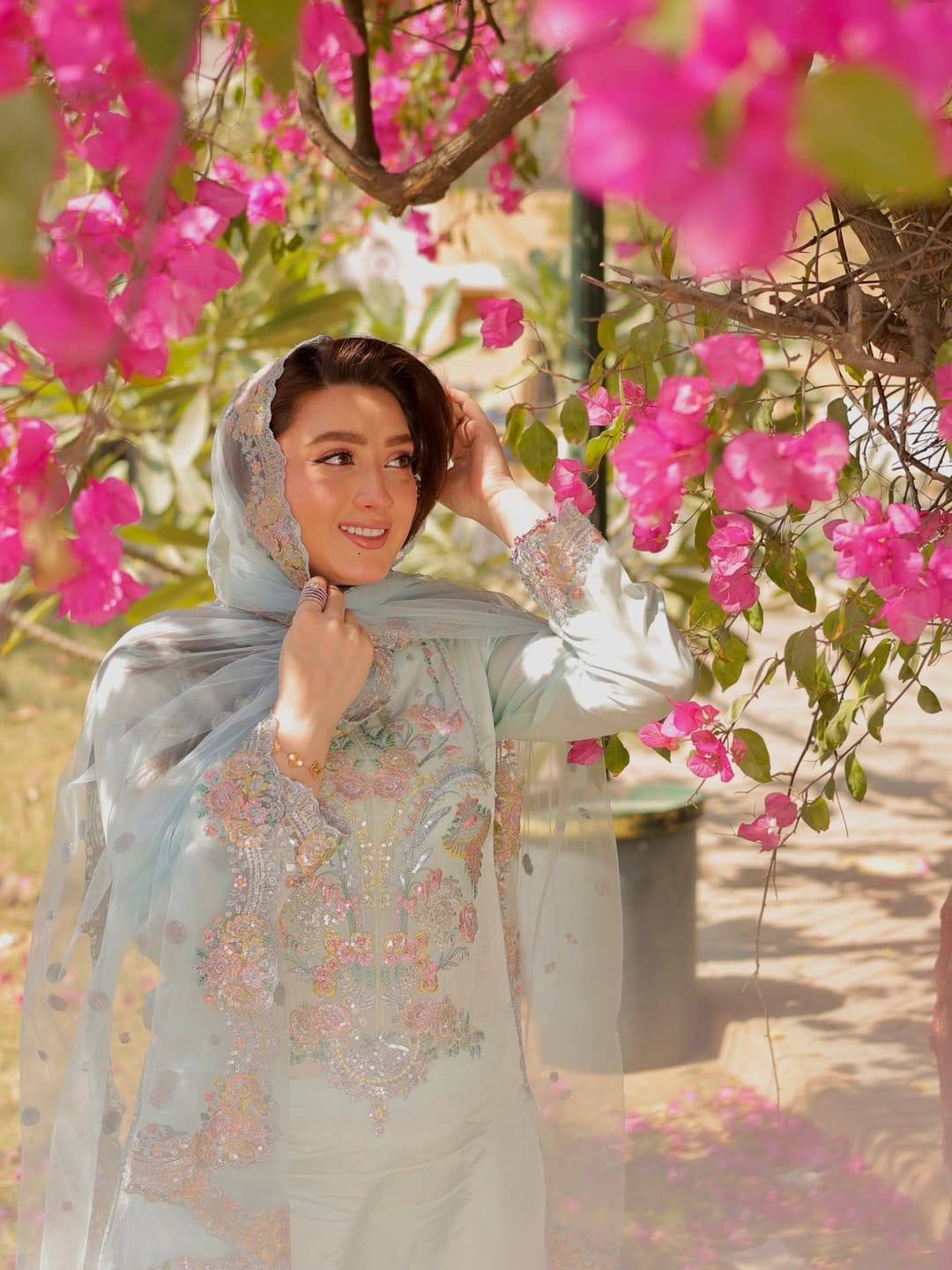 اداکارہ مومنہ اقبال کی شادی کی خبریں اور سوشل میڈیا وائرل پوسٹس