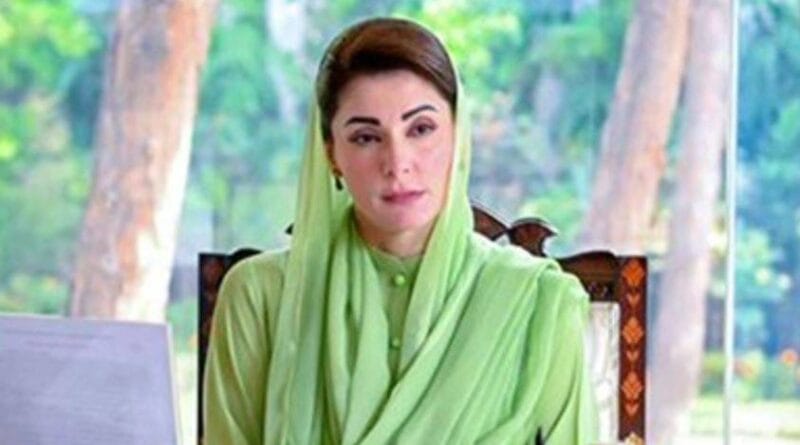 Maryam Nawaz with her daughter Mahnoor Safdar at Jati Umra