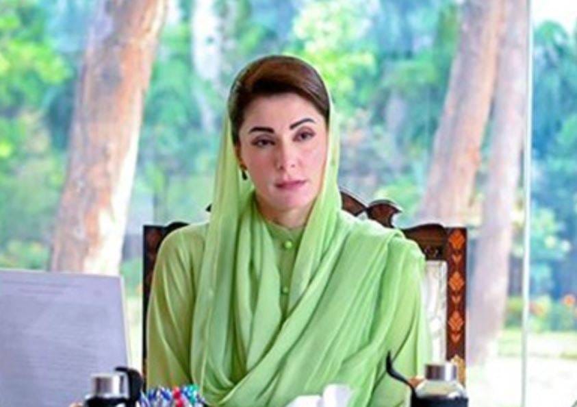 Maryam Nawaz with her daughter Mahnoor Safdar at Jati Umra