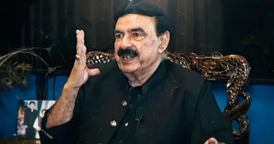 Sheikh Rashid Ahmed resumes law practice after 50 years and receives lifetime membership from Rawalpindi District Bar Association.