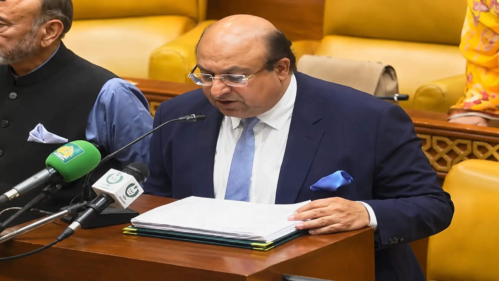 وزیر خزانہ پنجاب میاں مجتبیٰ شجاع الرحمن پنجاب اسمبلی میں مالی سال 2026-27 کا بجٹ پیش کرتے ہوئے