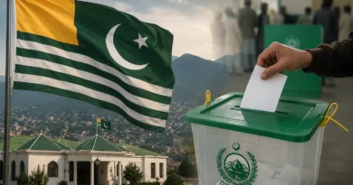 آزاد کشمیر قانون ساز اسمبلی انتخابات کے پہلے مرحلے کا بیلٹ باکس اور آزاد کشمیر کا پرچم