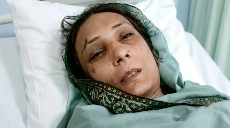 Lahore Kahna tuition center roof collapse incident survivor injured female teacher Amila lying on a hospital bed at Lahore General Hospital.