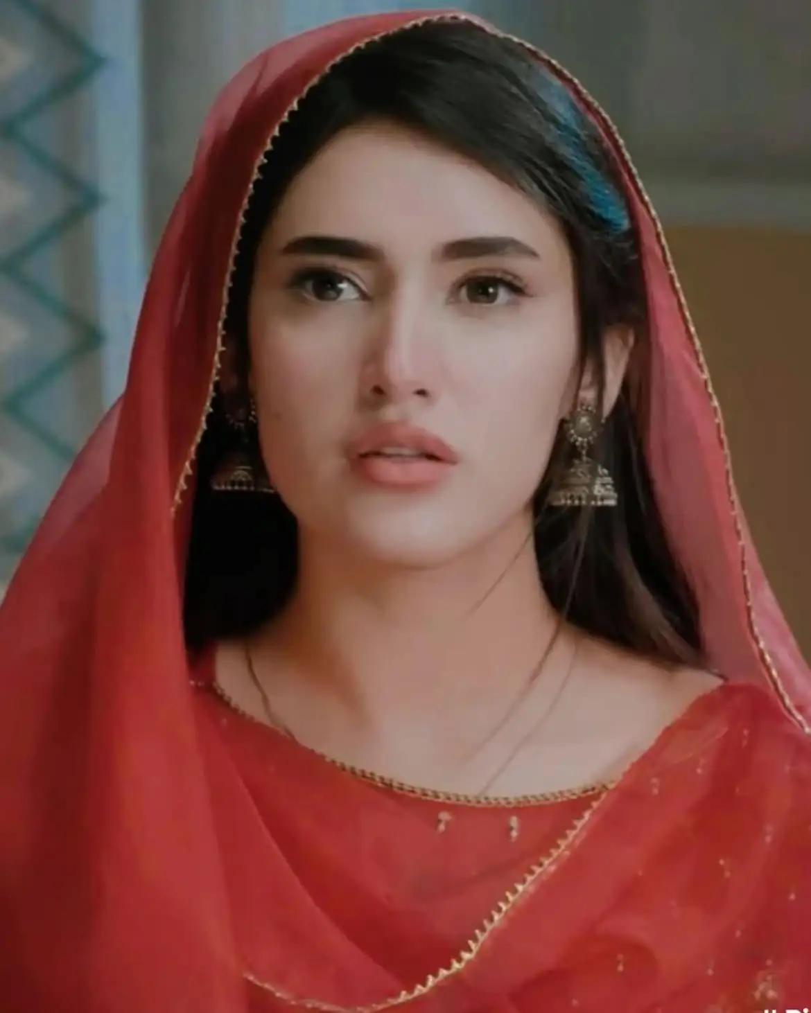 پاکستانی اداکارہ سحر ہاشمی ڈرامہ زنجیریں اور شیدائی کے رومانوی مناظر پر تنقید کی زد میں