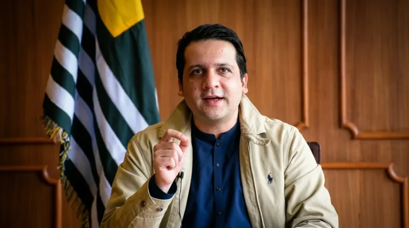 بیرسٹر افتخار گیلانی آزاد کشمیر کے 17ویں وزیراعظم منتخب ہونے کے بعد خطاب کرتے ہوئے